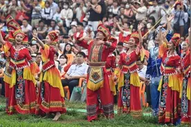 庆祝“三月三” 欢乐山水间图片