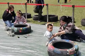 500只废旧轮胎循环处置成难题，一进动物园却成了紧俏货图片
