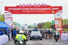 中国公路自行车公开赛在天津开赛图片