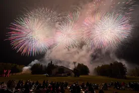 （国际）“绝景花火”烟花大会在日本山梨县举行图片