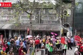 广州中心城区时隔5年举办“三月三” 飘色巡游图片