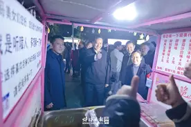 疫情后“夜经济”亟须重启，这些书记市长带头逛夜市图片
