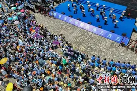 贵州贞丰：布依族同胞欢庆“三月三”图片