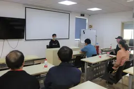 用小屏触摸书中世界图片