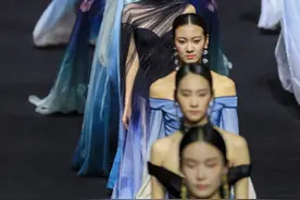 时装周T台上演视觉盛宴图片