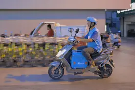 “外卖诗人”王计兵：我笨拙地爱着这个世界图片