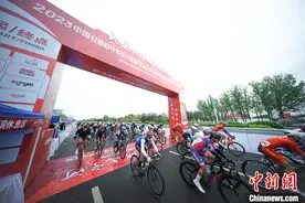 2023中国公路自行车公开赛天津鸣笛开赛图片