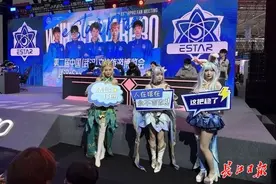 电竞嘉年华引燃全场，明星战队与粉丝同台竞技图片