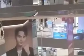 网传上海一商场内有人跳楼并砸中一楼行人 目击商户：有保安拦，他自己从5楼跳下图片