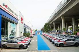 上市即交车！一汽丰田bZ3昆明地区首批车主提新车图片