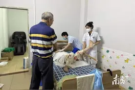 瘫痪老人享受上门“泰式洗头”，光明区“两床融合”试点迎来首单服务图片
