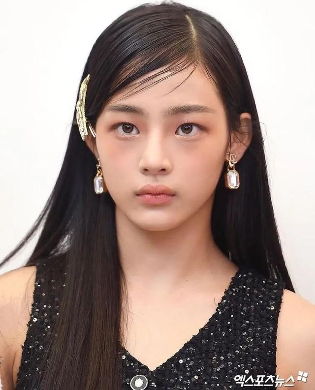 又吹向了斜刘海,这款被叫做y2k的斜刘海,不正是90后初中时代的"非主流