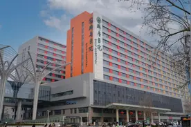 齐鲁医院开设乙肝临床治愈、自身免疫性肝病、脂肪肝等专病门诊图片