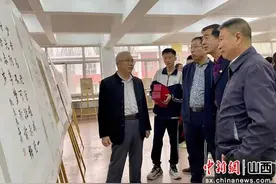 山西大同大学美术学院在同煤二中开展“书法进校园”活动图片