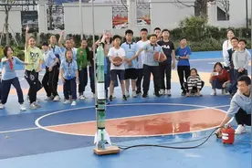 火了！这位“90后”教师造出“火星车”！像他们这样的“90后”教师，谁能不爱图片