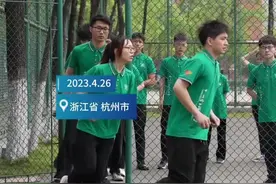 做好球童不止捡球这么简单 杭电亚运网球志愿者积极备赛图片