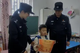 7岁男孩教科书式营救落水儿童，网友称其为当代司马光图片