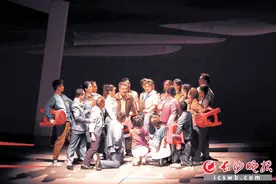 好评如潮，长沙花鼓戏《花猪司令》在首都各界群众中引发巨大反响！图片