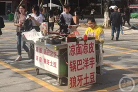 民心佳园夜市新址试营业啦！有摊户开张一个多小时卖完了100多个饼图片