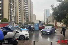 家校社联动，“步行巴士”守护上学路图片