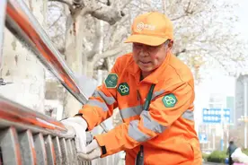 黄渤海新区五一前夕开展“清脏治乱”大扫除图片