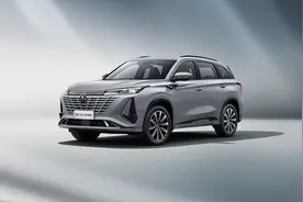 长安汽车第三代CS75PLUS正式上市，售价12.49万起图片