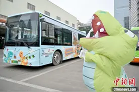 广西南宁推出“本地游”专线 地铁联动公交便民出行促消费图片