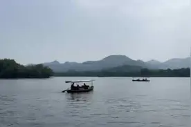 手划船和摇橹船不是一个价，“五一”期间 西湖游船乘坐攻略来了图片