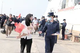 中国海军火速赴苏丹撤侨，网友感叹：这就是现实版《万里归途》！图片