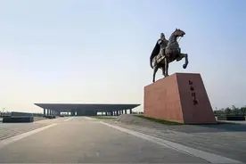 高陵开馆展现“日常”曹操：缓解头疼用石枕，珍爱首饰玛瑙饼……图片