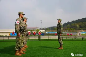 战伤救护现场，冲！图片