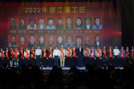 精彩！都江堰市庆祝五一国际劳动节文艺汇演举行图片