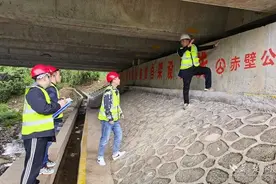 赤壁开展公路安全隐患大排查，为“五一”出行保驾护航图片