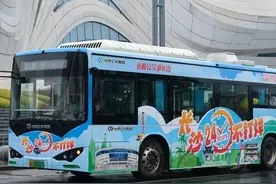 五一假期长沙加开“夜班公交”！部分线路延长运营至23:30以后图片