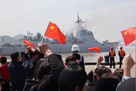 淄博舰、荆州舰、千岛湖舰，起航！图片