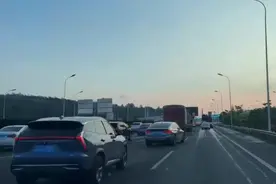 持续更新｜昆明这些路段已经堵“红”，昆玉、昆石、昆曲进城方向车流量大→图片