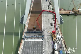 牛田洋大桥主桥桥面系施工第一阶段全部胜利完成图片