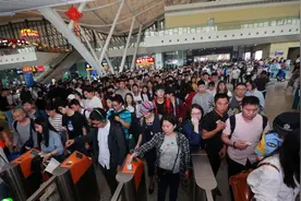 五一假期还未到，这些用品先火了！ 防晒装备和休闲鞋销量暴增图片