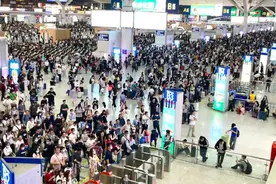 “凌晨1点，深圳北站全是人”图片