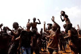 云南沧源“摸你黑”狂欢节4月30日开启图片