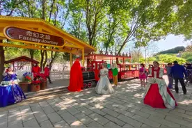 “五一”小长假，世界公园开启“世界大巡游”图片