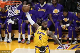 40分大胜！湖人淘汰灰熊，NBA首次上演同年黑七与黑八图片