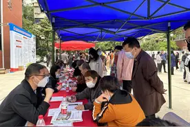 严令禁止借读，武汉中招咨询会上民办高中咨询很热图片