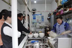 最热情的笑配上最逗的顺口溜，长沙摊主教的方言，你学会了几句？图片