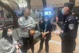 随便买张机票尾随跟拍艺人，事后退票离开？多人被罚！图片