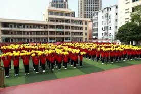 江西吉安：师生同唱《映山红》图片