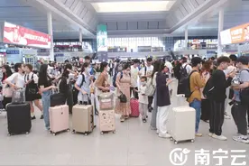 “五一”假期市民出游热情高涨 国铁南宁局单日旅客发送量创历史新高图片