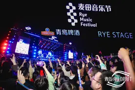 鲜活的啤酒会唱歌！青岛纯生麦田音乐节HIGH啤五一,纵情开唱图片