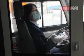 她连续21年，手握方向盘过五一劳动节图片