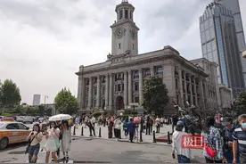 人从众，江汉路步行街游客爆满图片